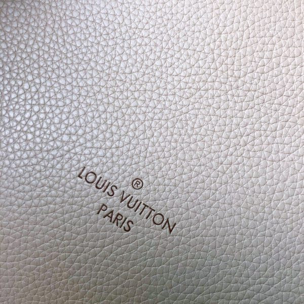l**is V*t*n haumea bag