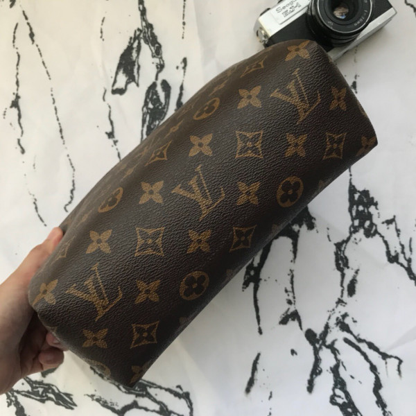 l**is V*t*n pallas beauty case