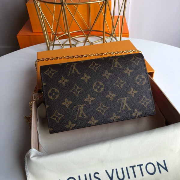 l**is V*t*n flore chain wallet