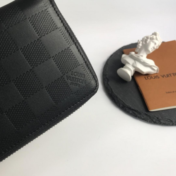 l**is V*t*n zippy wallet vertical