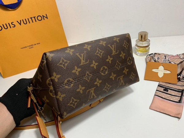 l**is V*t*n backpack