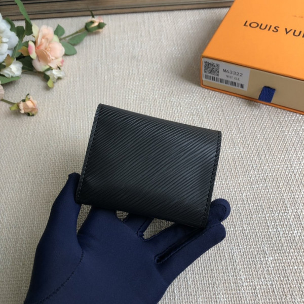 l**is V*t*n twist wallet