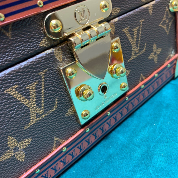 l**is V*t*n jewelry box