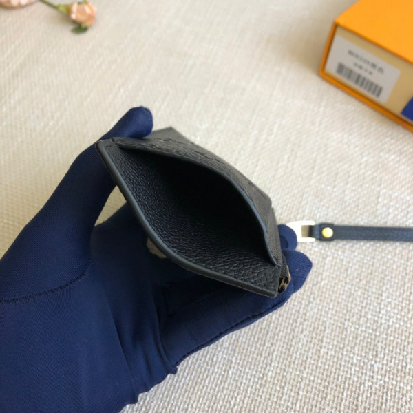 l**is V*t*n zipped card holder