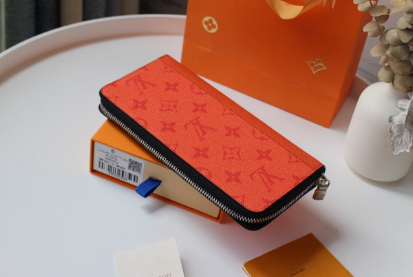l**is V*t*n zippy wallet vertical