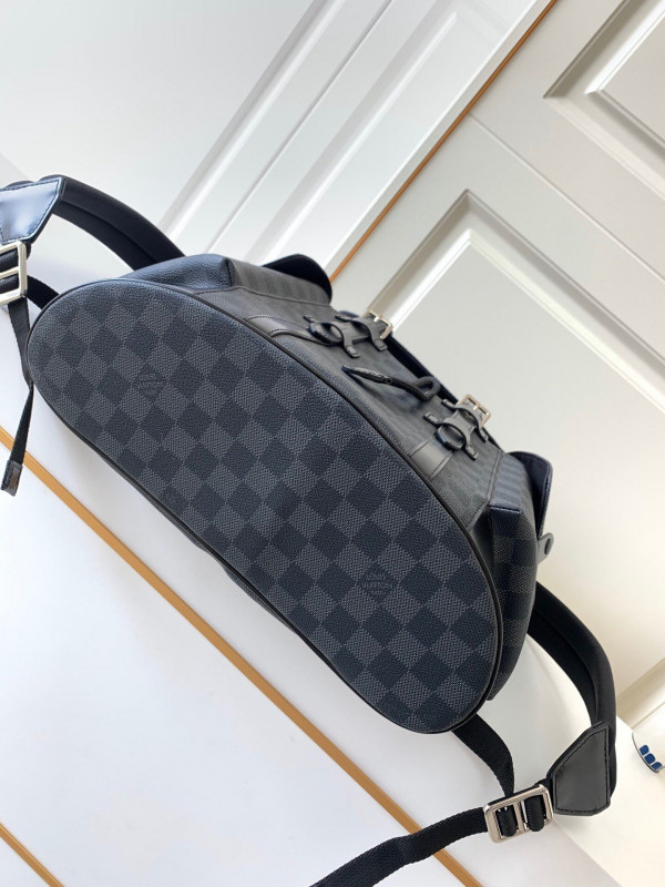 l**is V*t*n christopher backpack