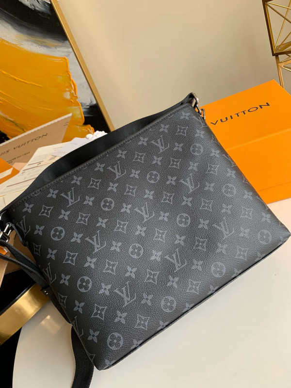 l**is V*t*n messenger bag