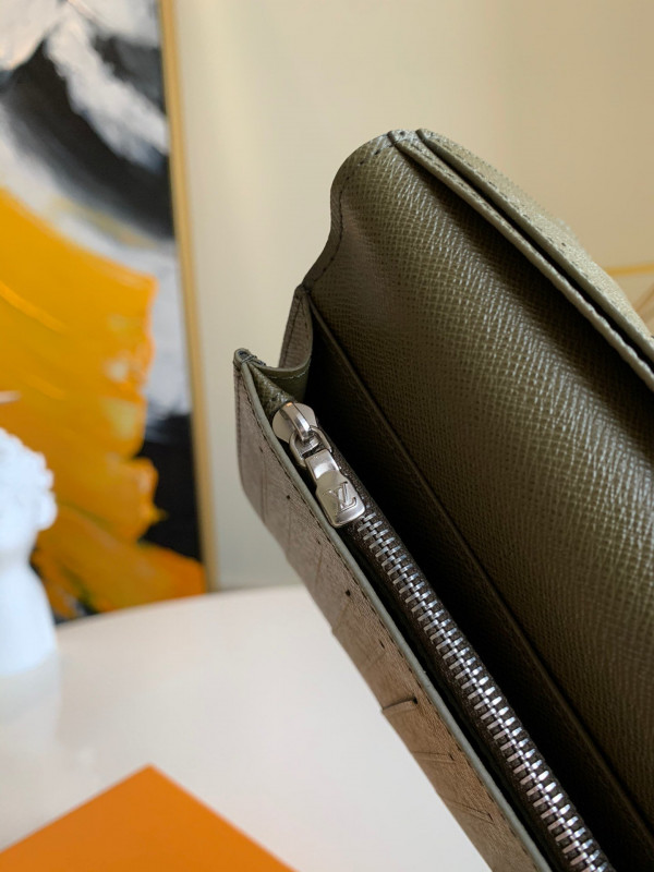 l**is V*t*n brazza wallet