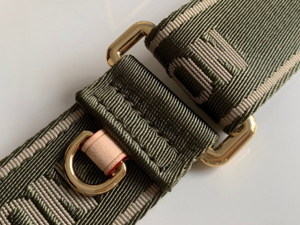 l**is V*t*n strap