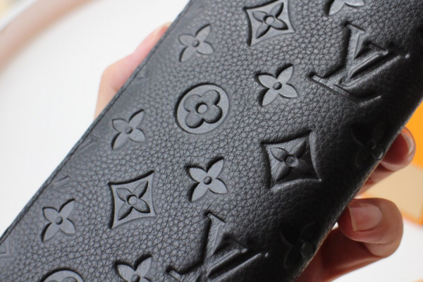 l**is V*t*n brazza wallet