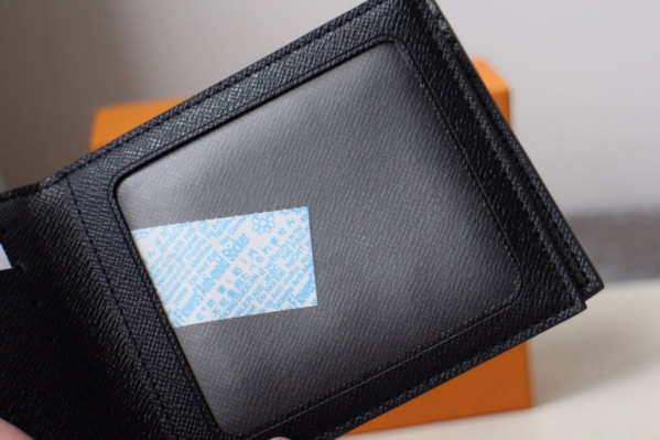 l**is V*t*n amerigo wallet