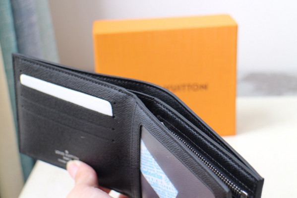l**is V*t*n amerigo wallet