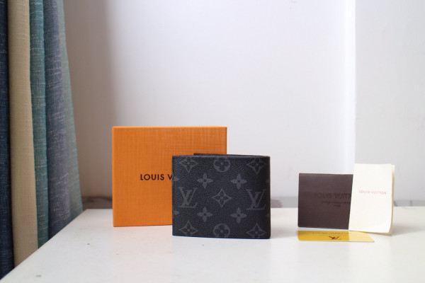 l**is V*t*n amerigo wallet