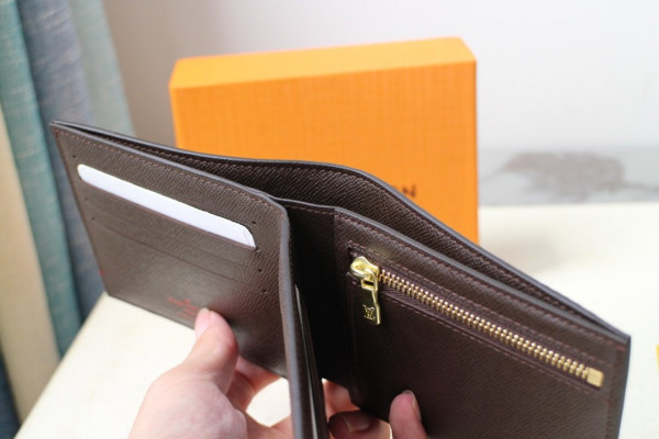 l**is V*t*n amerigo wallet
