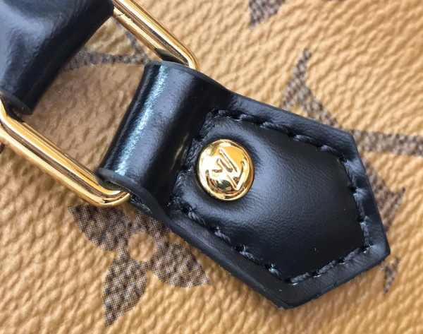 l**is V*t*n petit sac plat