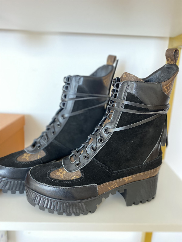 l**is V*t*n boots