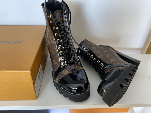 l**is V*t*n boots