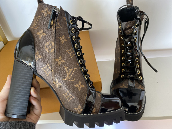l**is V*t*n boots