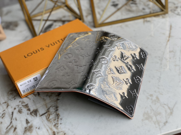 l**is V*t*n brazza wallet