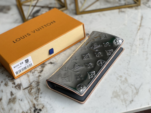 l**is V*t*n brazza wallet