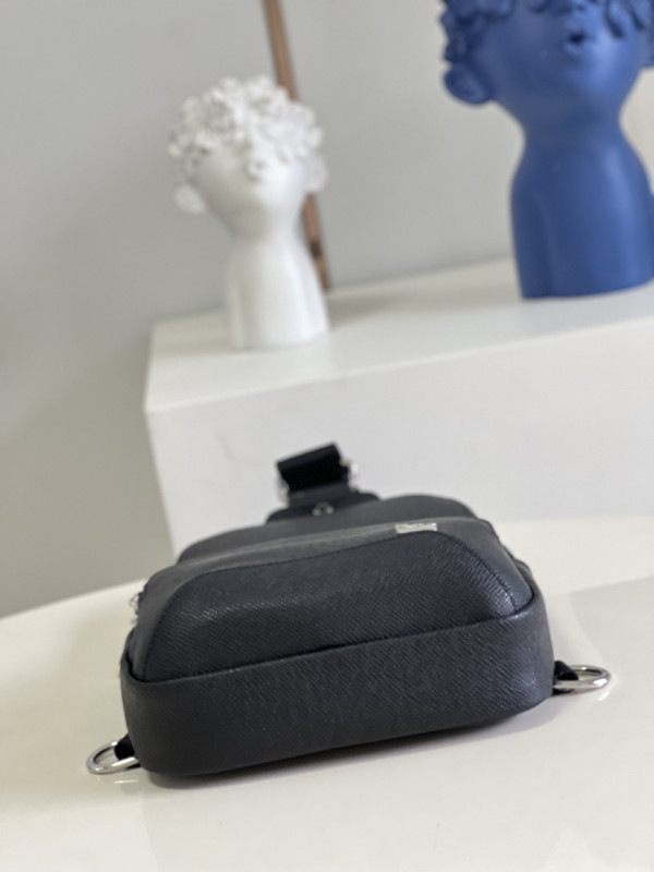 l**is V*t*n avenue sling bag