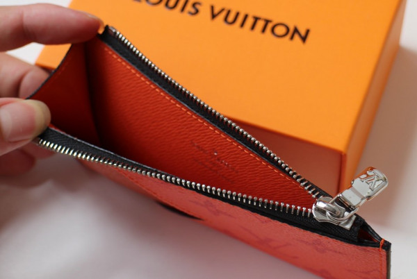l**is V*t*n coin card holder