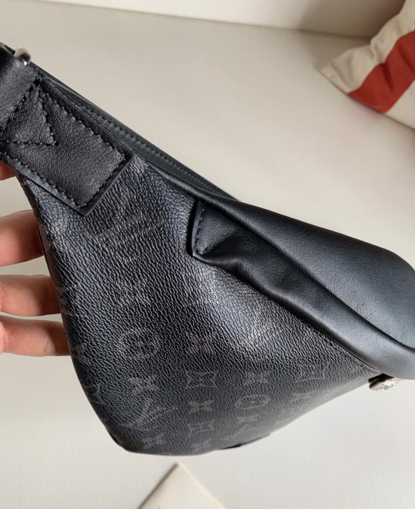 l**is V*t*n discovery bumbag