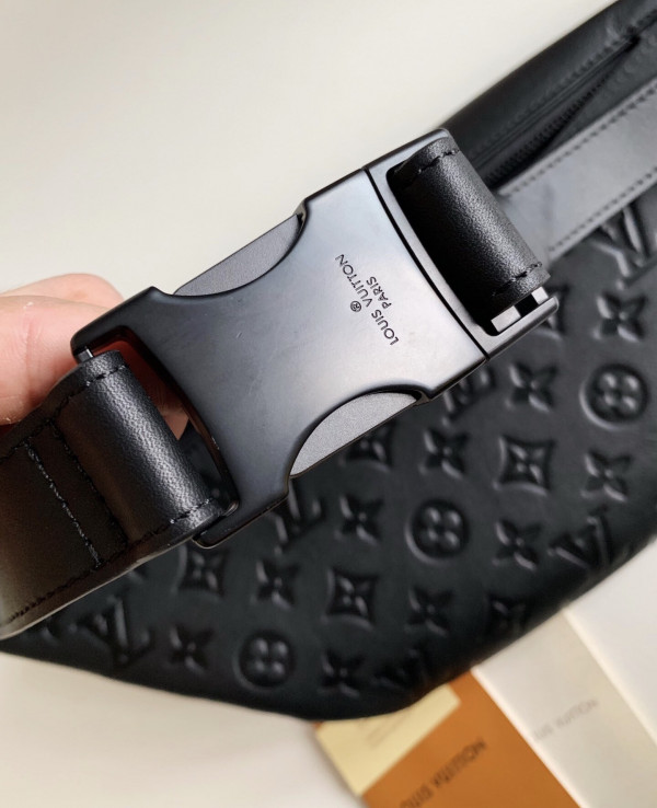 l**is V*t*n discovery bumbag