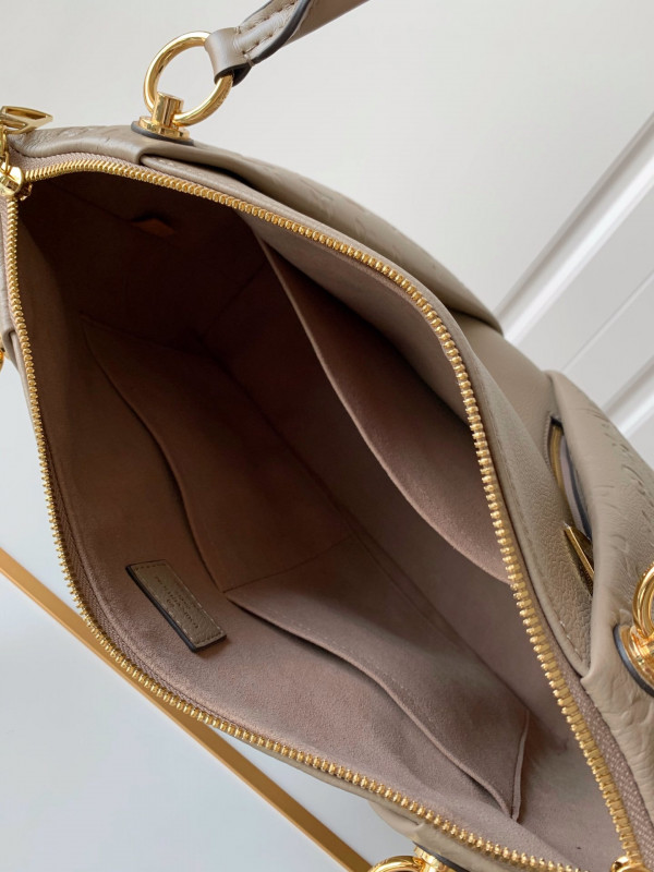 l**is V*t*n v tote mm