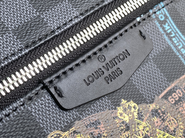 l**is V*t*n discovery backpack