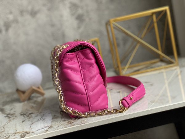 l**is V*t*n new wave chain bag