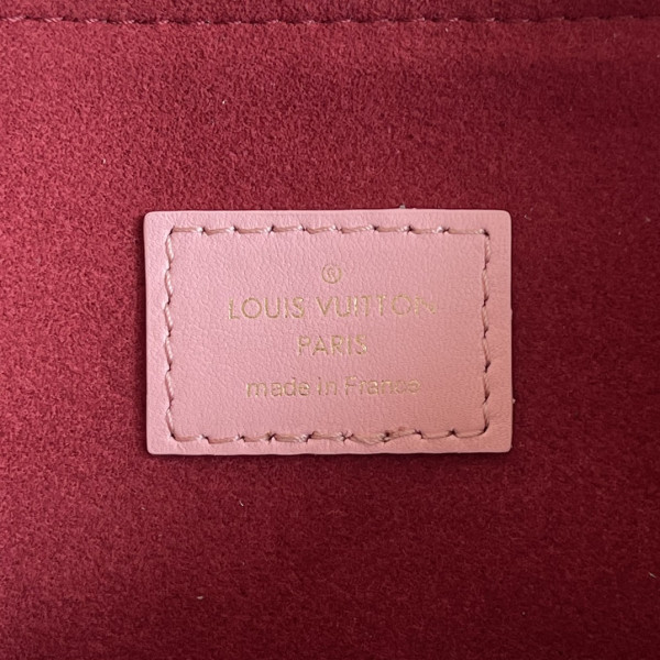 l**is V*t*n coussin pm