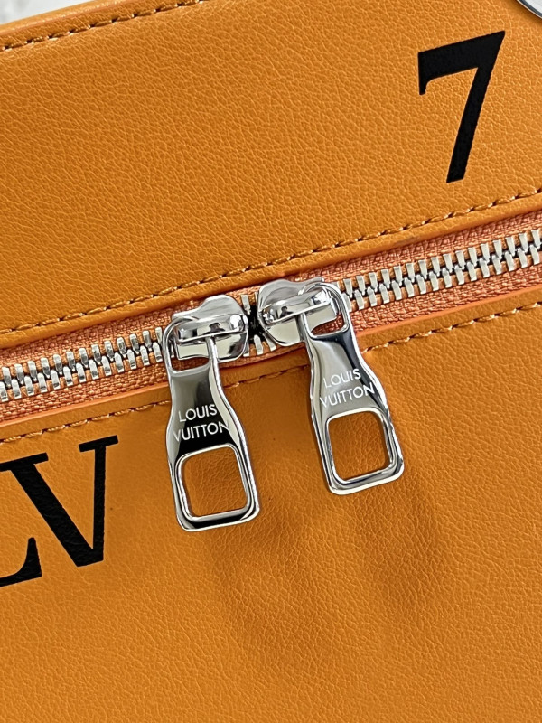 l**is V*t*n vertical box trunk