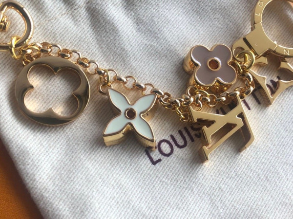 l**is V*t*n fleur de monogram bag charm chain
