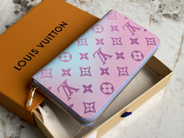 l**is V*t*n zippy wallet