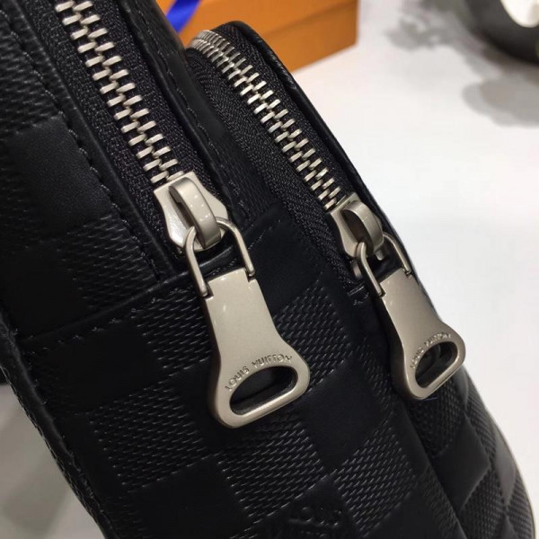 l**is V*t*n avenue sling bag