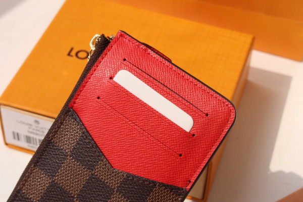 l**is V*t*n card holder recto verso