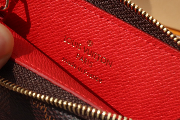 l**is V*t*n card holder recto verso