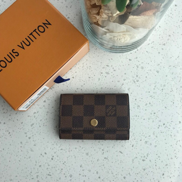 l**is V*t*n 6 key holder