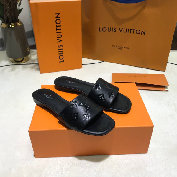 l**is V*t*n slippers