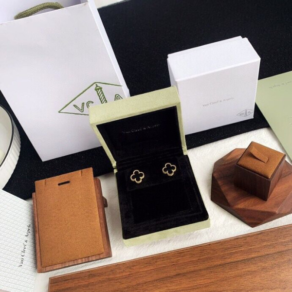 Van Cleef & Arpels Perlée EARRINGS