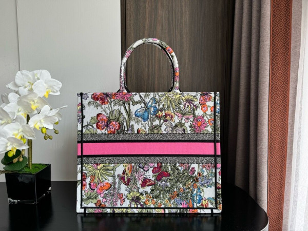 large D*or book tote