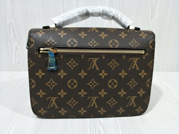l**is V*t*n pochette metis