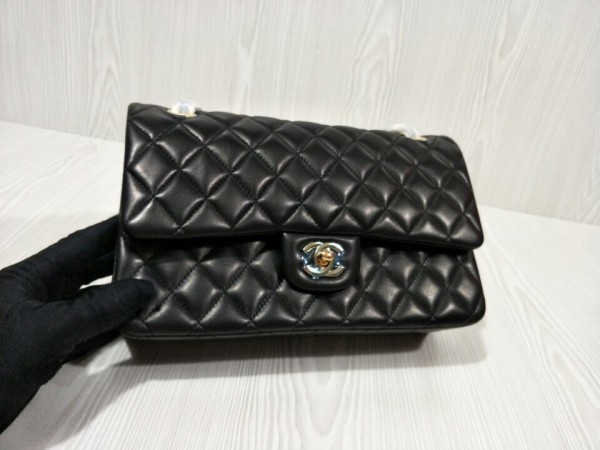 CL FLAP BAG LAMBSKIN