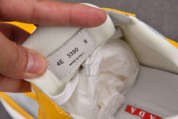 Pra*a sneaker