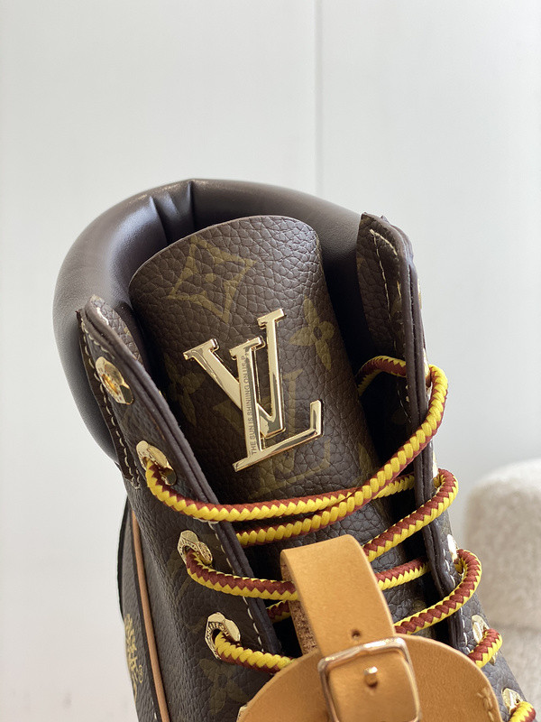 l**is V*t*n boots