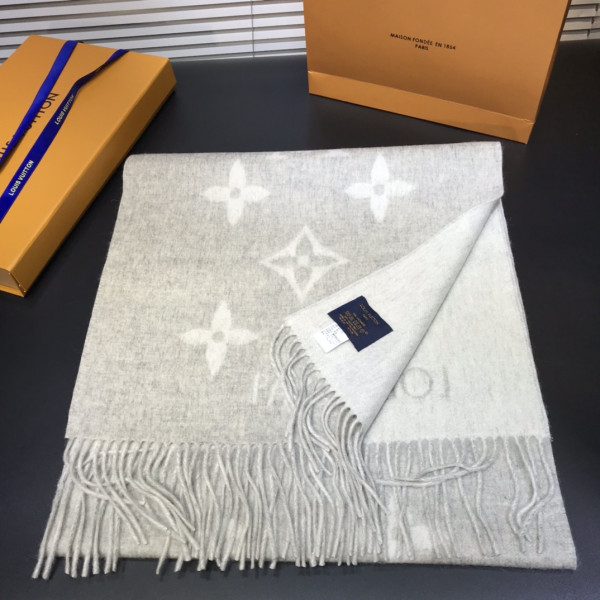 l**is V*t*n reykjavik scarf