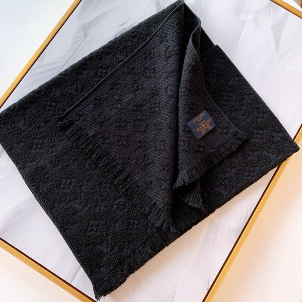 l**is V*t*n monogram classic scarf