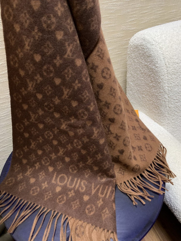 l**is V*t*n game on scarf