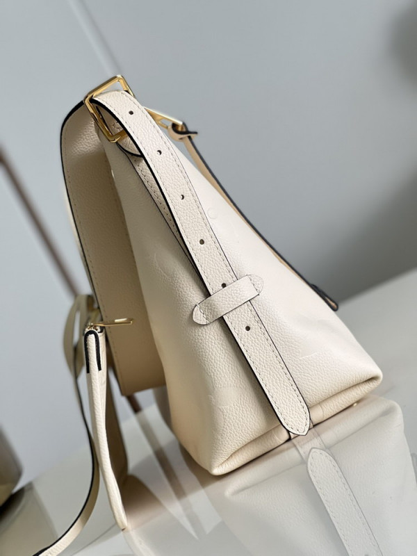 l**is V*t*n carryall pm